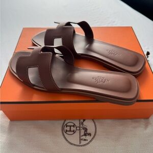 Hermès Oran Sandal Brown - Brand New (Price is Firm)